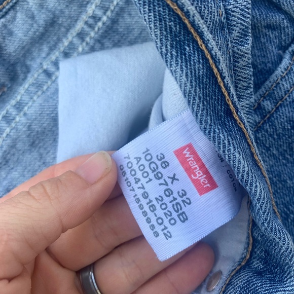 Wrangler Premium Quality Distressed Jeans - Men's 36x32 - Light Wash - Picture 7 of 9